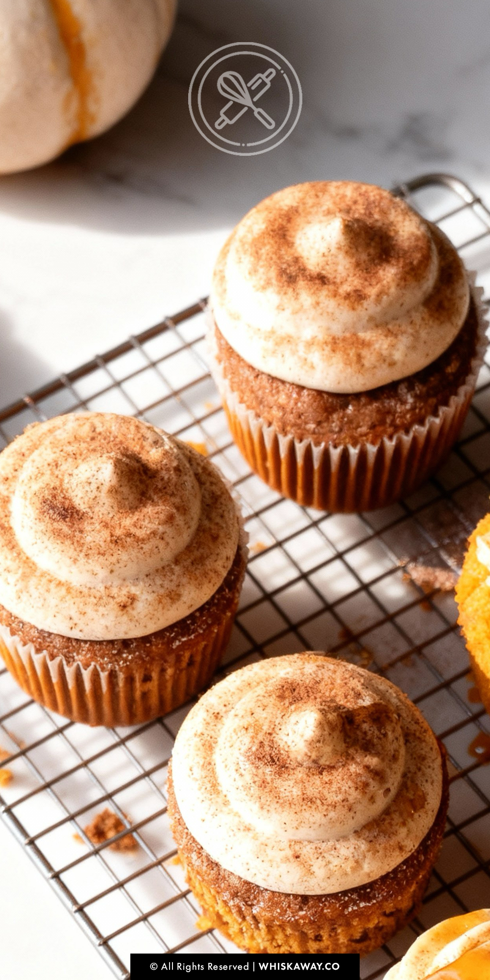 pumpkin-spice-latte-cupcake_01