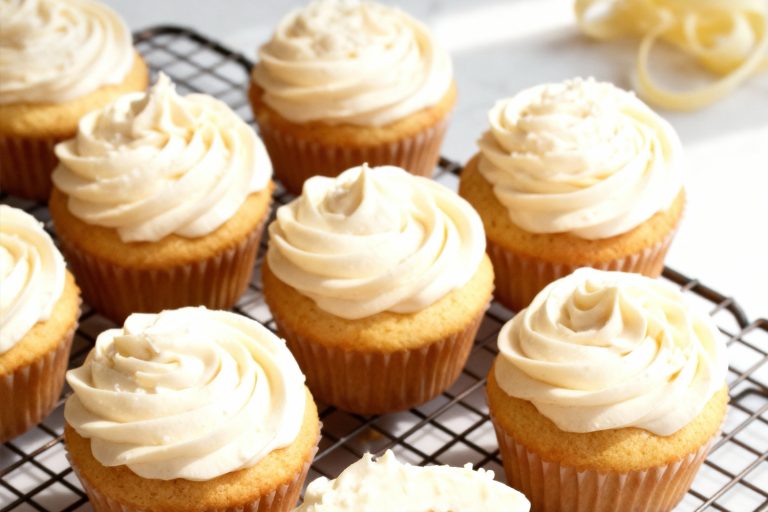 white-chocolate-cupcakes-featured-image